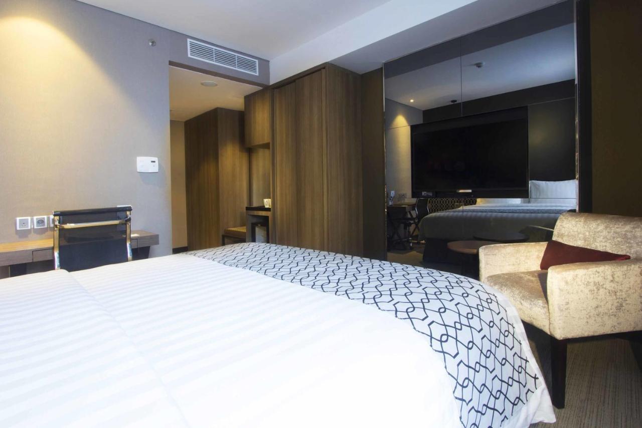 Aston Priority Simatupang Hotel And Conference Center Jakarta Extérieur photo
