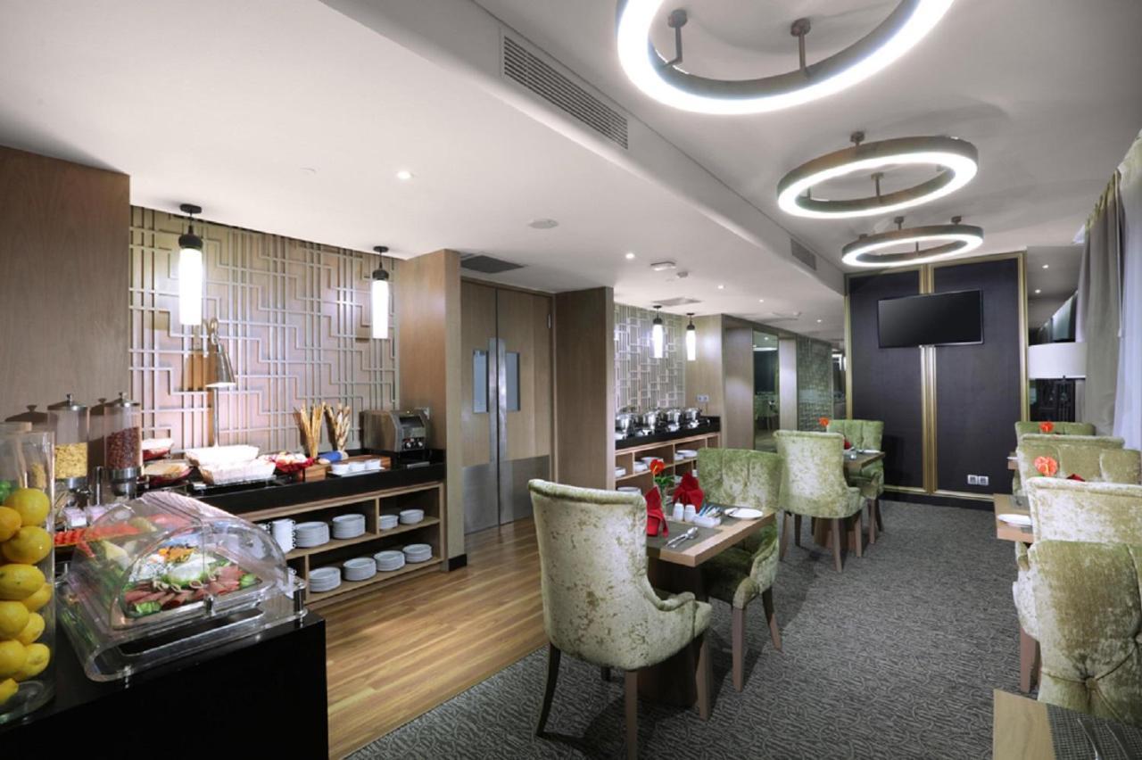Aston Priority Simatupang Hotel And Conference Center Jakarta Extérieur photo