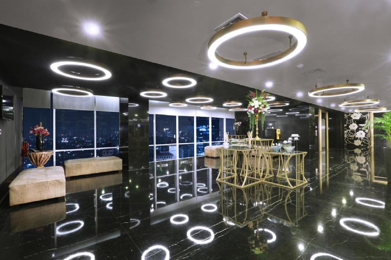 Aston Priority Simatupang Hotel And Conference Center Jakarta Extérieur photo