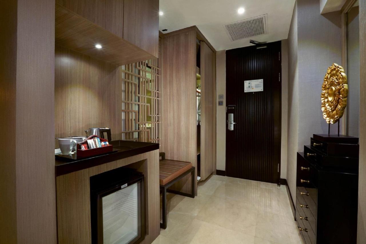 Aston Priority Simatupang Hotel And Conference Center Jakarta Extérieur photo